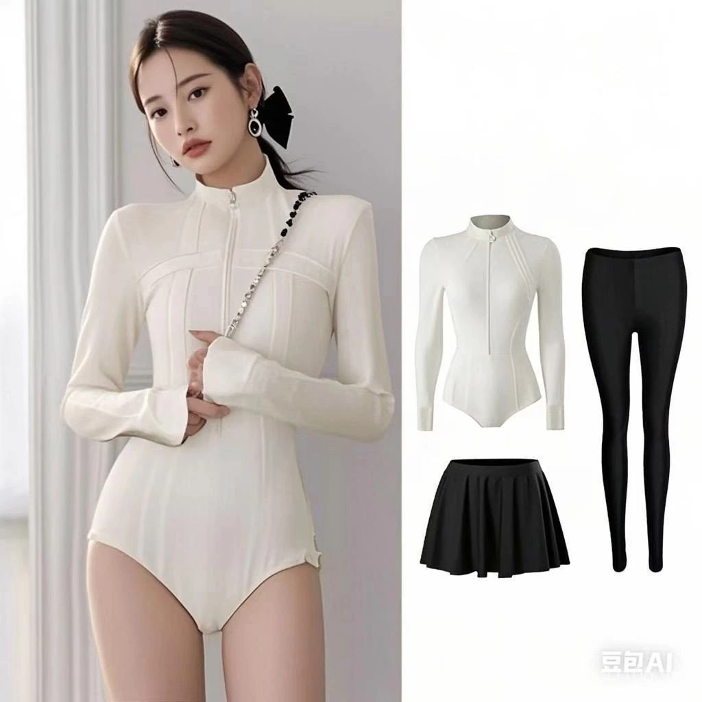 Mặc bộ đồ bơi một mảnh nhưng vẫn bị sóng biển đánh ướt? Bí quyết nằm ở chi tiết này