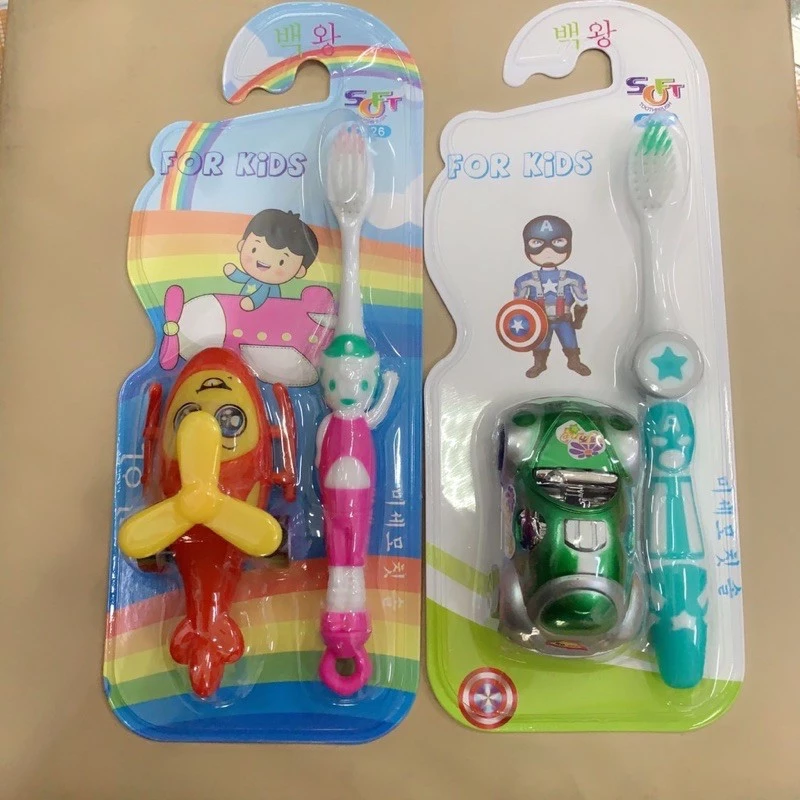 Làm thế nào để bé yêu thích đánh răng mỗi ngày với bàn chải đánh răng có đồ chơi đi kèm?