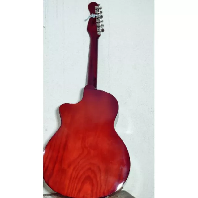 Làm thế nào để chọn đàn guitar cổ thùng gỗ phù hợp cho người mới bắt đầu chơi nhạc?