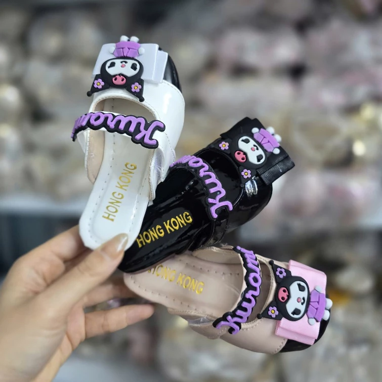 Làm thế nào để chọn dép sục Kuromii cho bé gái phù hợp và thoải mái nhất?