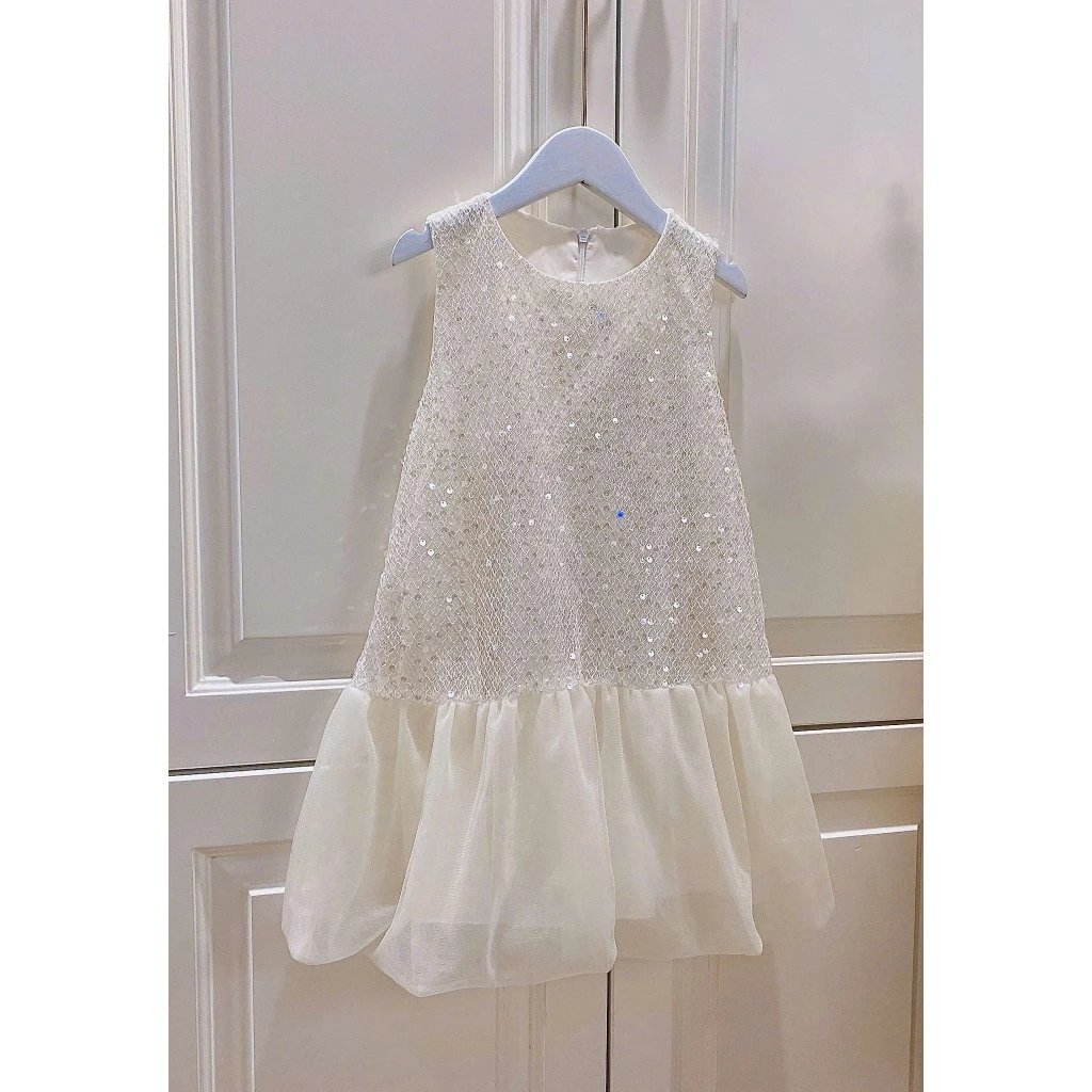 Váy Công Chúa Cho Bé: Làm Thế Nào Để Lựa Chọn Size Phù Hợp Và Tránh Lãng Phí Tiền?