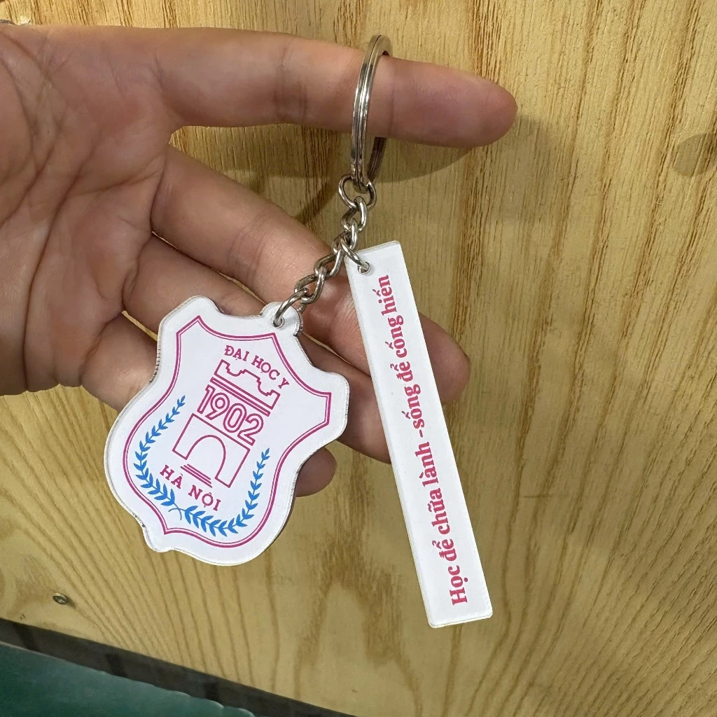 Móc khóa đại học – Làm thế nào để chọn phụ kiện thời trang phù hợp với phong cách sinh viên?