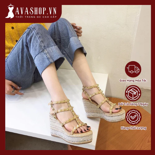 Lỡ Mua Sandal Đế Xuồng Tăng Chiều Cao, Làm Thế Nào Để Không Bị Đau Chân?