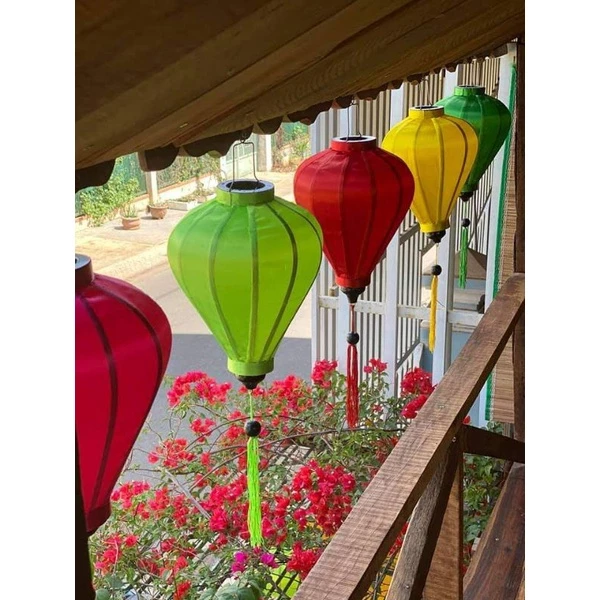 Làm thế nào để đèn lồng Hội An không bị phai màu khi dùng ngoài trời?