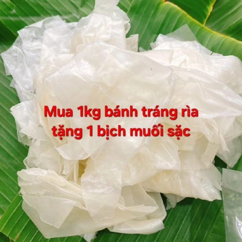 Vì sao bánh tráng rìa phơi sương lại trở thành món không thể thiếu trong mâm cơm gia đình Việt?