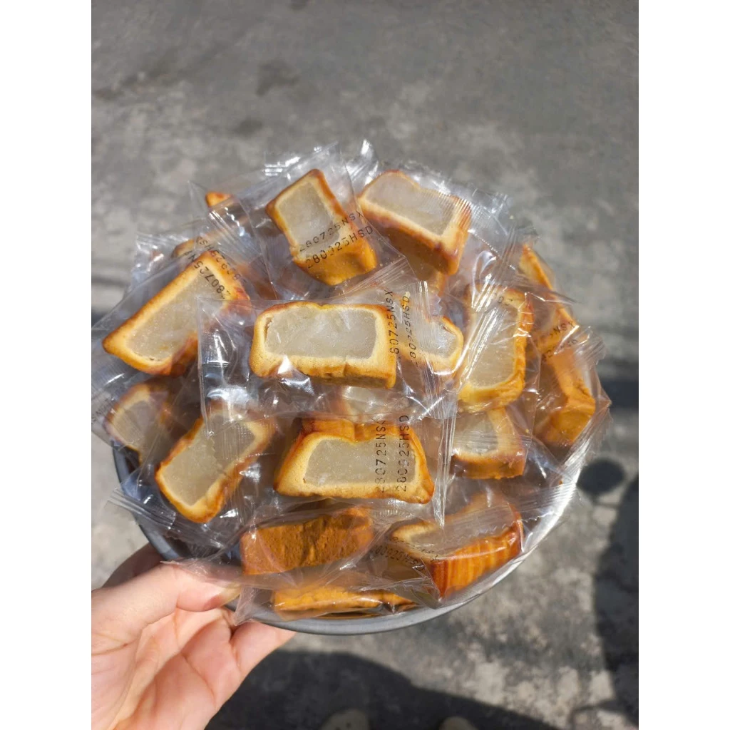 “Làm sao để bánh xà lam nhân dừa nướng vẫn giòn ngon sau khi mở gói?”