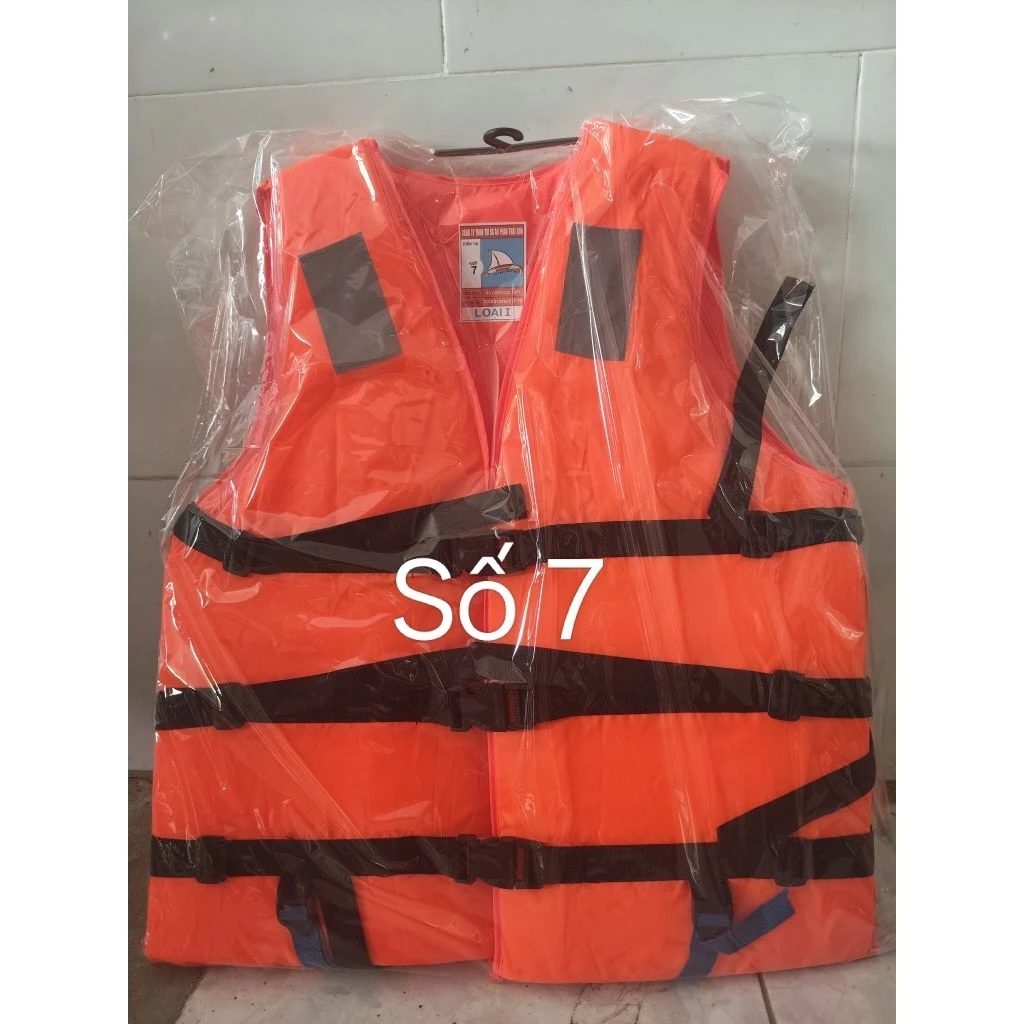 Mặc áo phao cứu sinh như thế nào để an toàn khi đi biển?