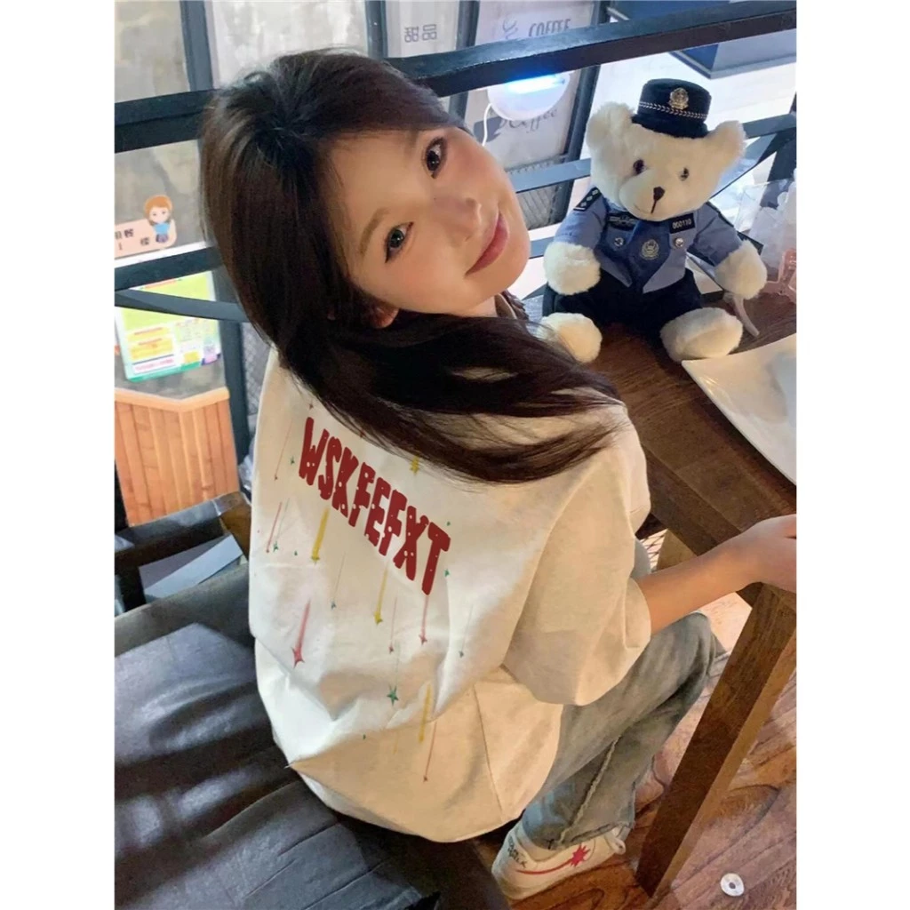 Mặc áo phông rộng có sao không và làm thế nào để style cho ‘món đồ’ quen thuộc này trở nên ‘mới mẻ’?