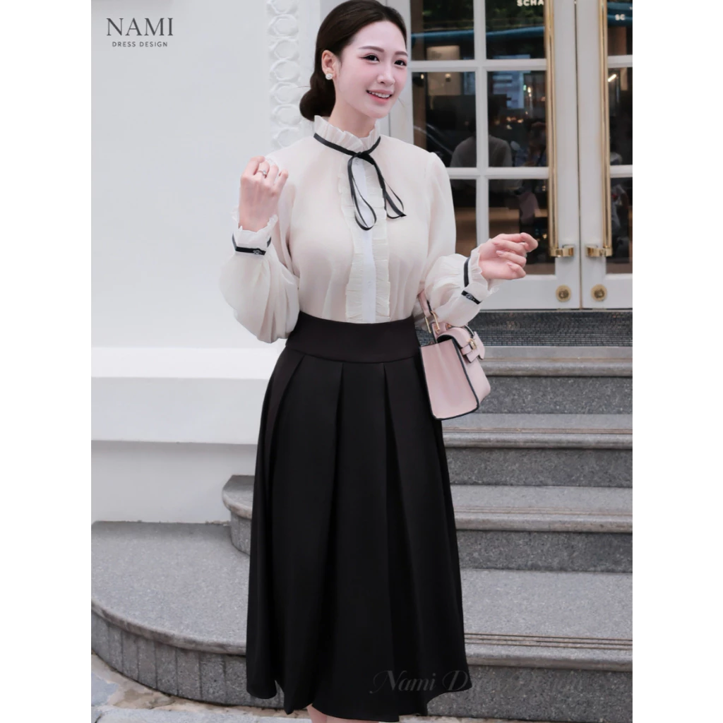 Làm thế nào để phối áo tơ nhăn công sở với chân váy để không bị già và thiếu nữ tính?