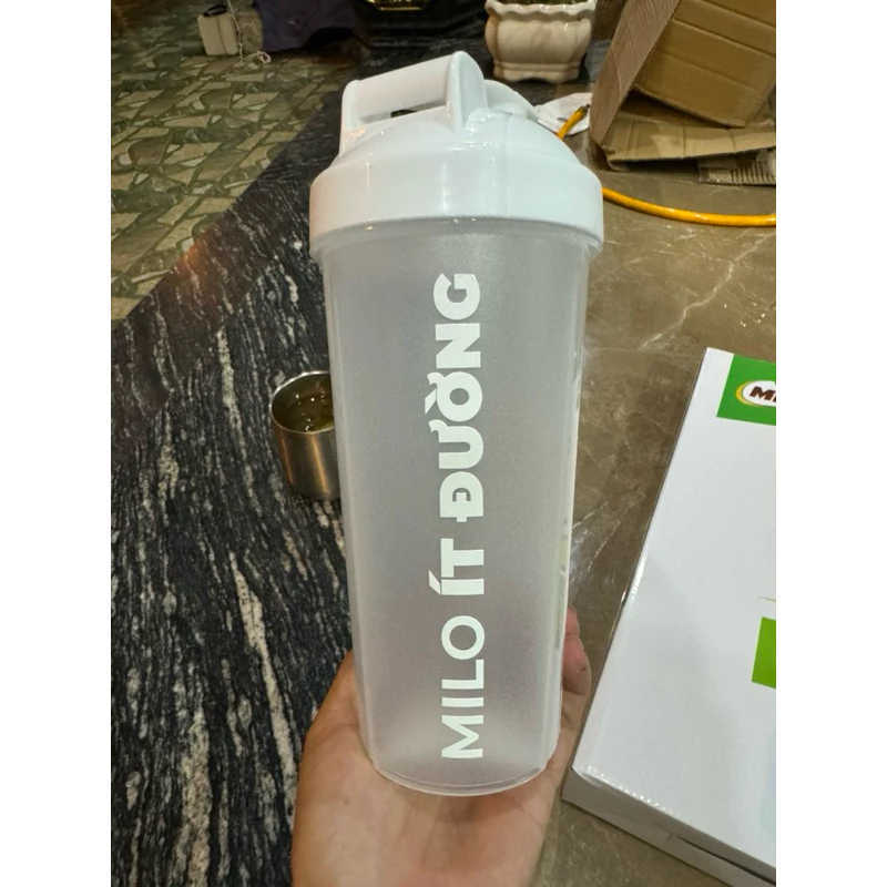 “Bình nhựa 870ml có thực sự an toàn để đựng nước nóng?”