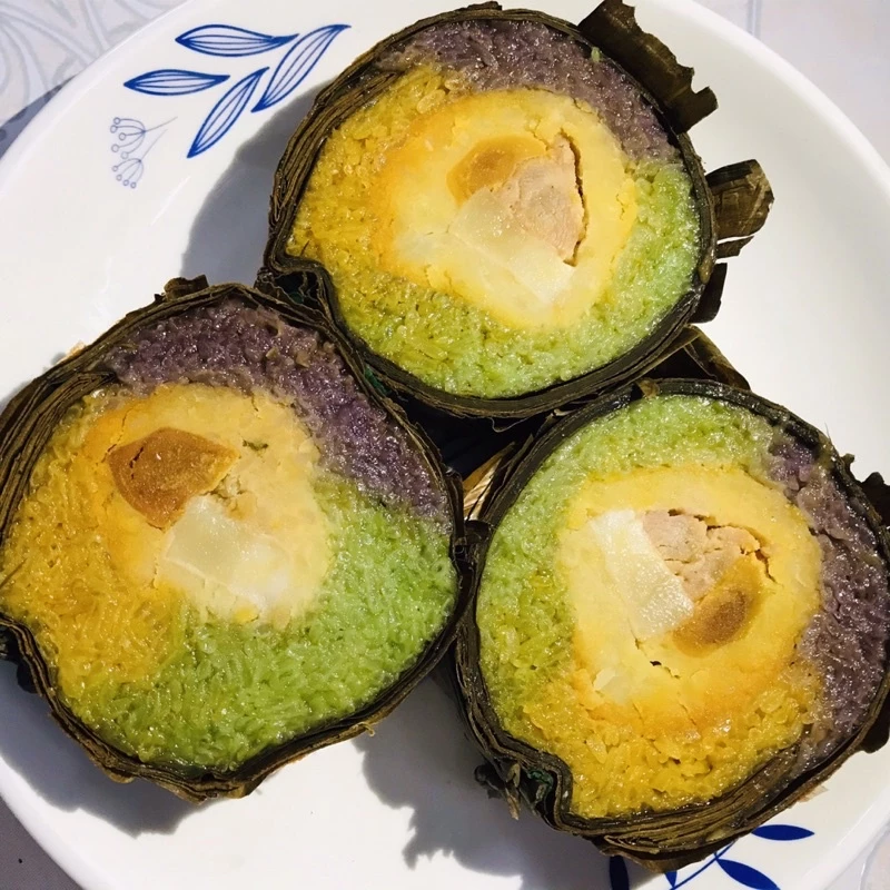 Làm sao để bảo quản bánh tét Trà Cuôn ngũ sắc nhân mặn được lâu và vẫn giữ nguyên hương vị đặc trưng?