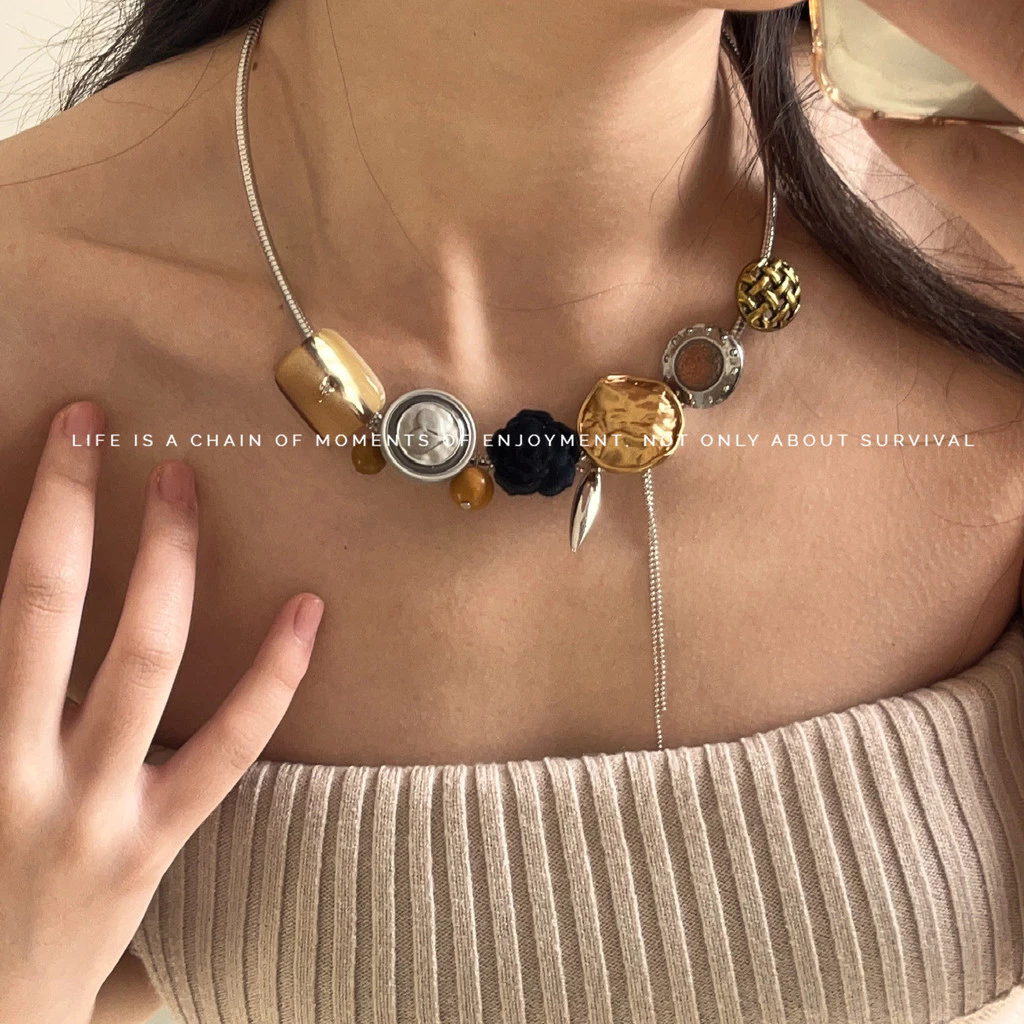 Làm Thế Nào Để Lựa Chọn Vòng Cổ Hoa Hồng Phù Hợp Với Phong Cách Của Bạn Mỗi Ngày