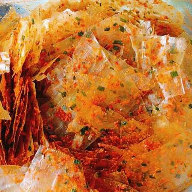 Làm sao để bánh tráng trộn tôm hành Sa tế Tây Ninh không bị ỉu và mất ngon?