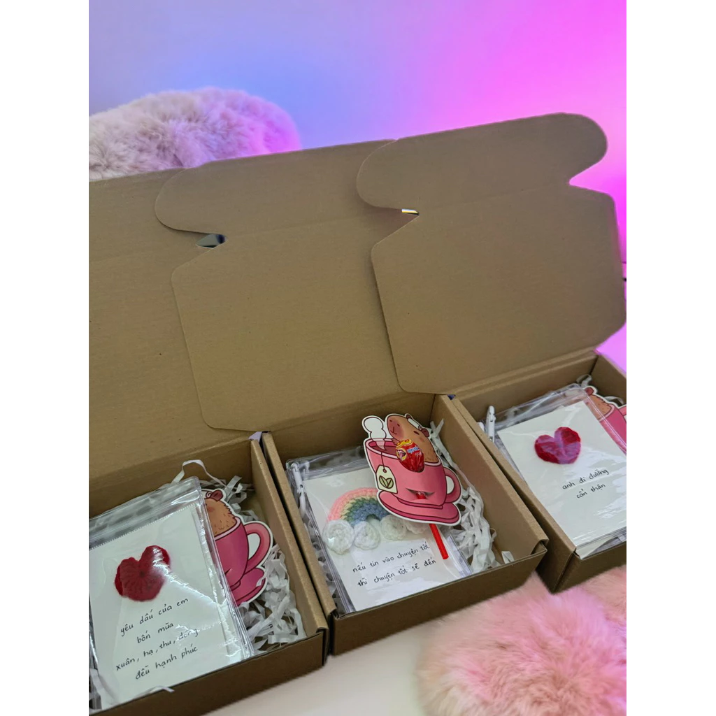 Tại sao móc khóa thiệp lời chúc không chỉ là một món quà mà còn là cách thể hiện tình cảm tinh tế?