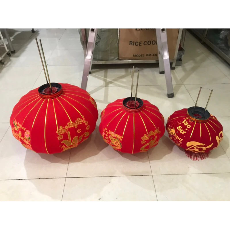 Làm thế nào để chọn đèn lồng đỏ vải nhung treo Tết phù hợp với không gian trang trí của bạn?