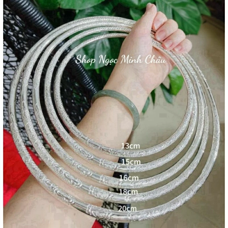 Làm thế nào để chọn kiềng cổ bạc phù hợp cho bộ áo dài dân tộc ngày Tết?