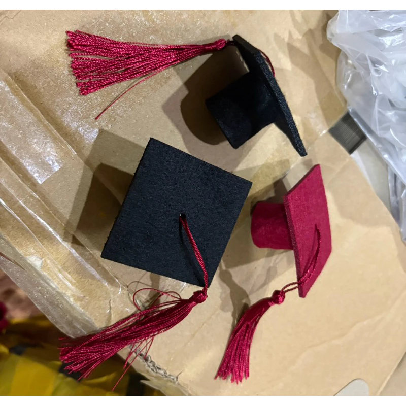 Mũ Tốt Nghiệp Cho Bé: 3 Sai Lầm Phụ Huynh Dễ Mắc Phải Và Cách Chọn Lựa Thông Minh