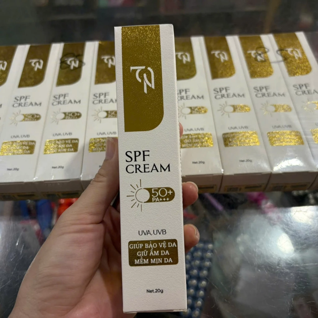 Tôi đã dùng kem chống nắng SPF 50+ trong 3 tháng, đây là điều tôi ước biết sớm hơn
