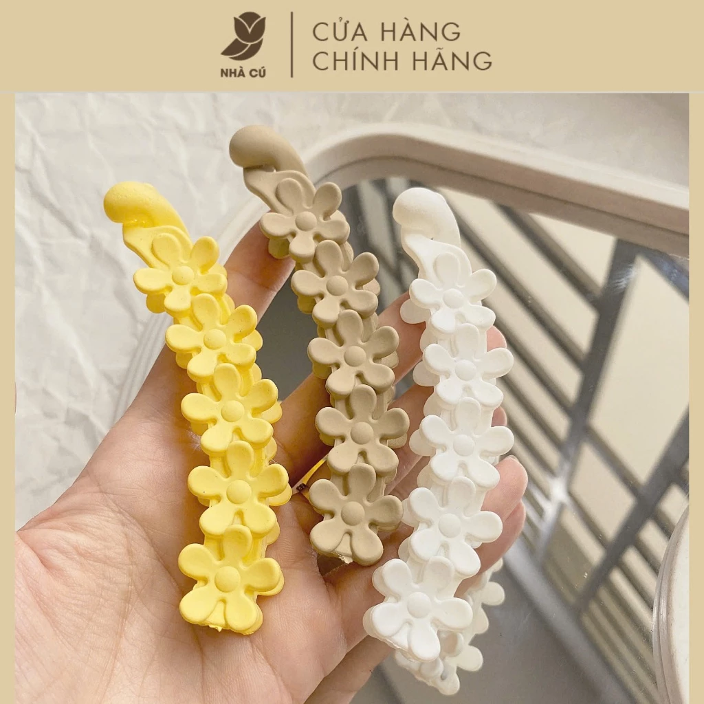 Tôi đã mất 5 phút mỗi sáng để búi tóc gọn gàng với kẹp tóc chuối, bạn có biết bí quyết để không bị lỏng không?