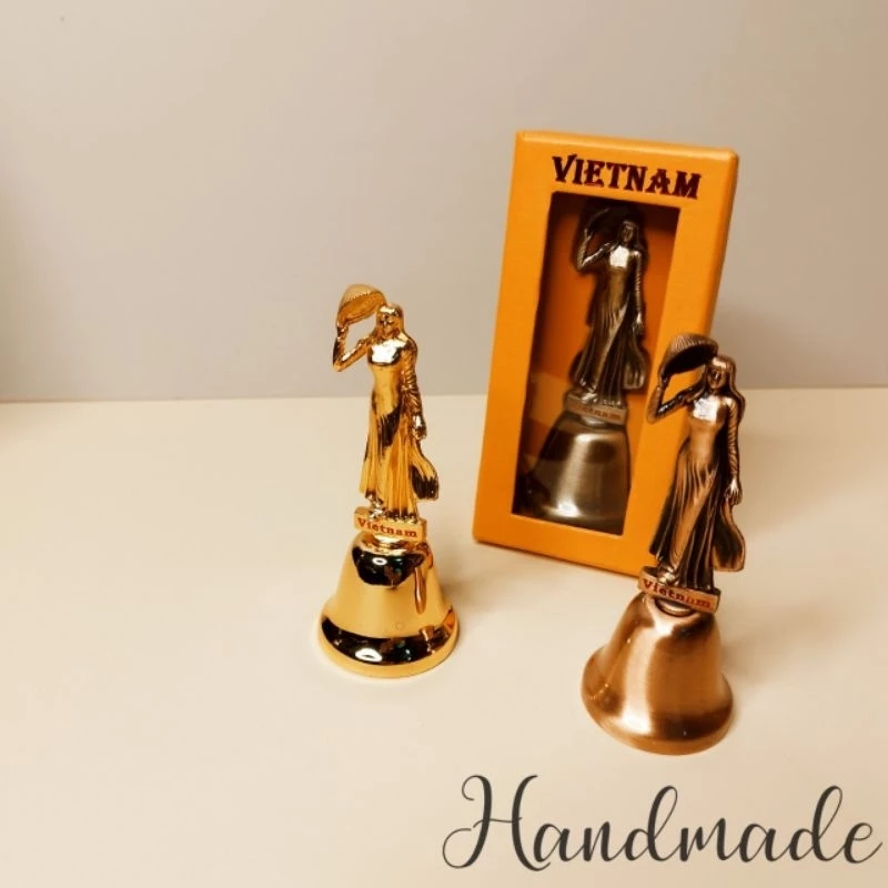 Làm thế nào để chọn chuông đúc kết hợp tượng cô gái áo dài Việt Nam làm quà tặng lưu niệm ý nghĩa?