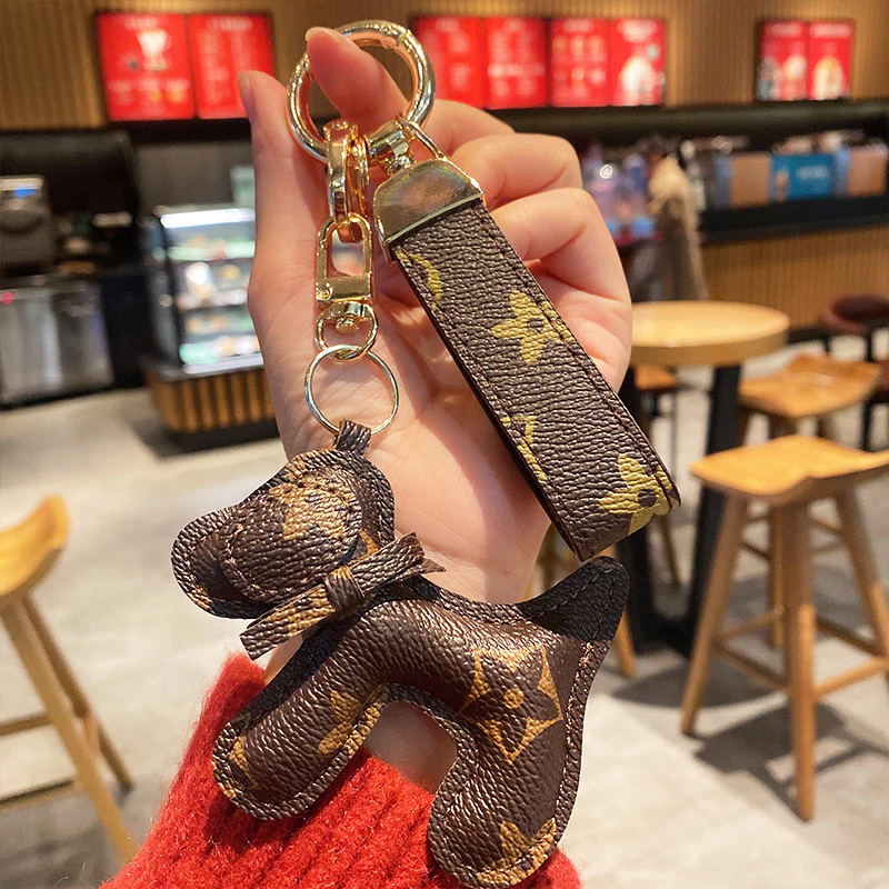 Làm thế nào để chọn móc khóa da PU phù hợp với phong cách của bạn mà không bị lỗi thời?