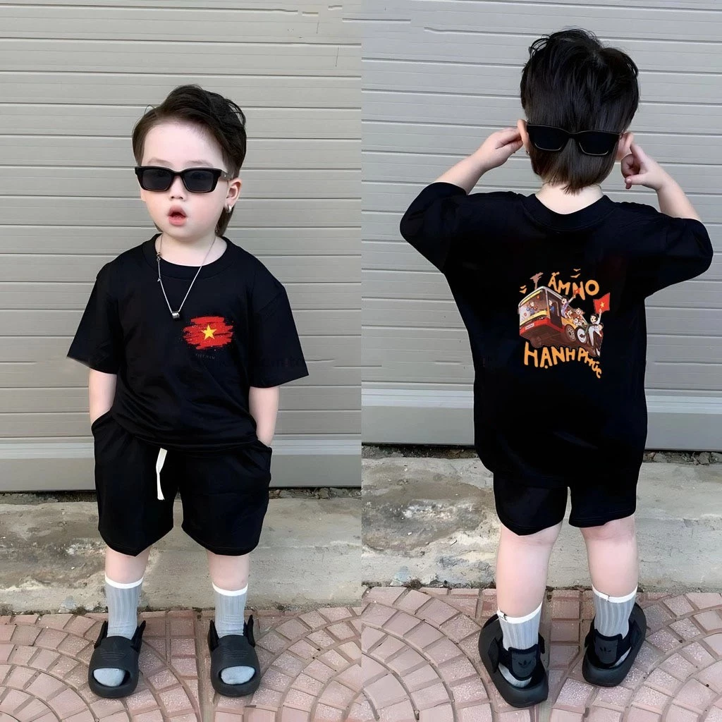 Mặc áo thun cờ đỏ sao vàng cho bé: Những điều bố mẹ cần biết để không ‘rước họa vào thân’