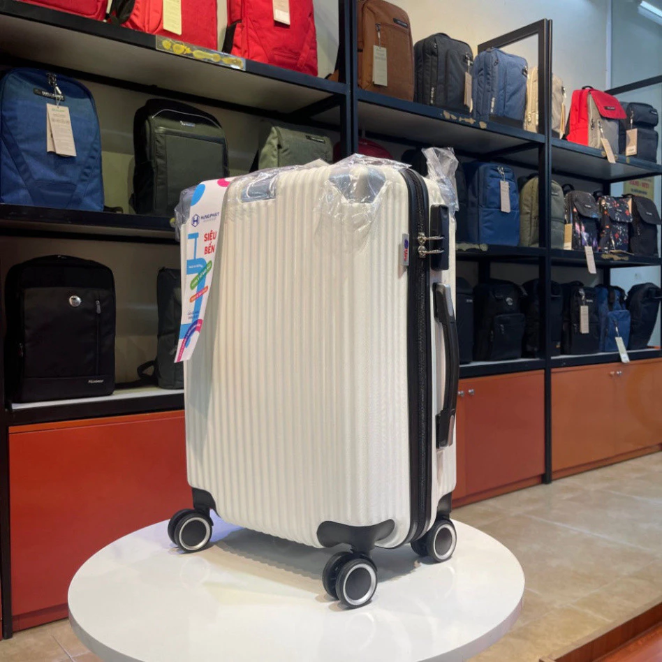 Làm thế nào để chọn vali kéo phù hợp cho chuyến đi chơi của bé mà không bị vỡ khi sử dụng?