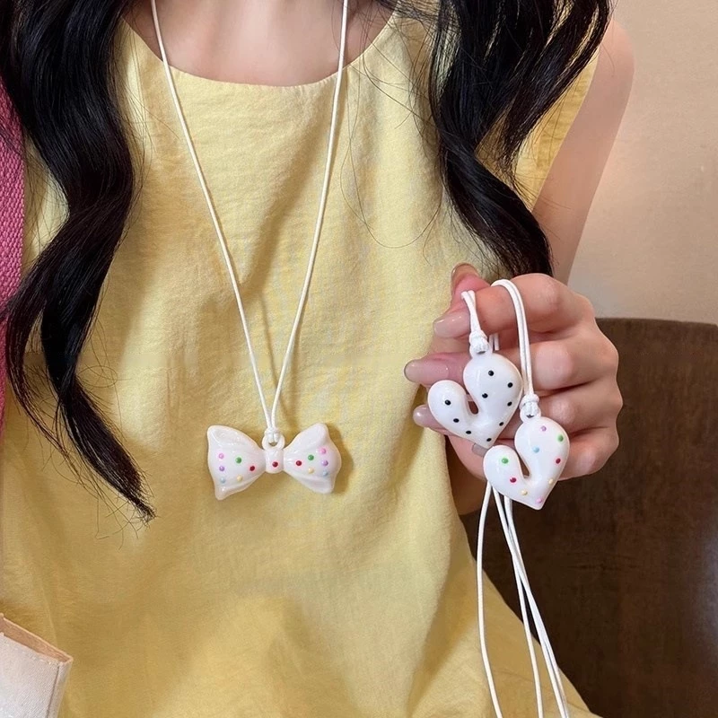 Làm thế nào để dây chuyền nữ không bị lỗi mốt khi phối đồ hàng ngày?