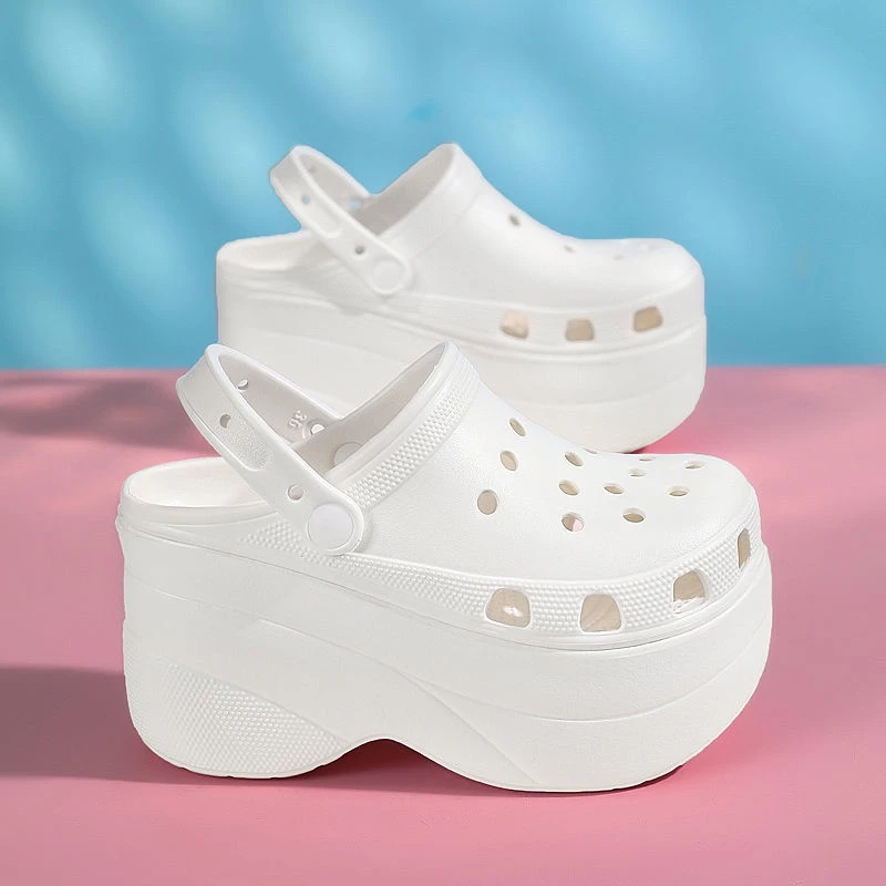 Dép Cao Gót Chống Trượt Có Đủ An Toàn Để Đi Lại Vào Mùa Mưa Không?