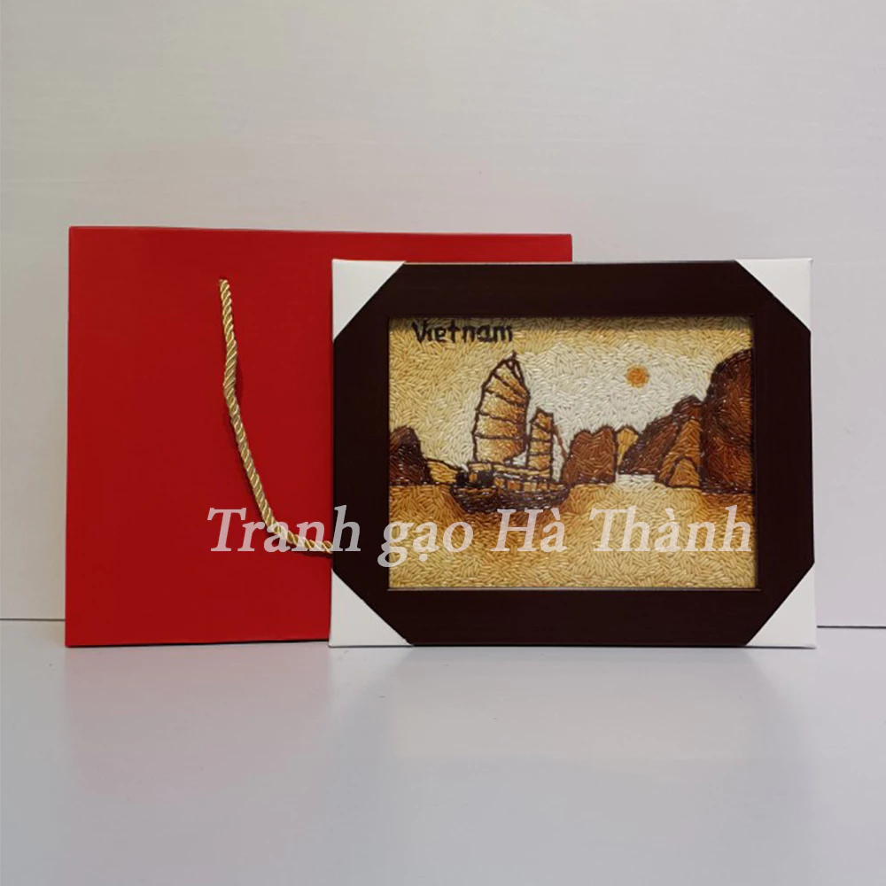 Tranh gạo Vịnh Hạ Long để bàn – Làm thế nào để chọn được tác phẩm hoàn hảo cho không gian làm việc?