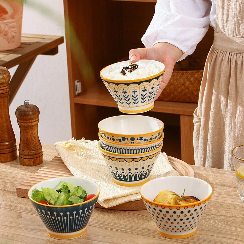 Tại sao bát sứ decor lại là lựa chọn hoàn hảo cho bàn ăn gia đình?