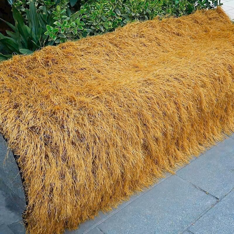 Làm thế nào để cỏ rơm vàng nhân tạo không bị phai màu sau thời gian dài sử dụng?