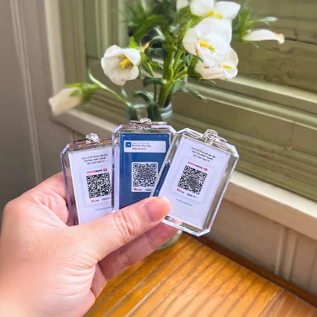 Làm thế nào để tạo ra một chiếc móc khóa mica thật sự ý nghĩa và cá nhân hóa với in hình theo yêu cầu và mã QR?