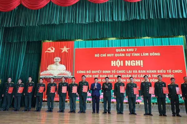 124 sĩ quan được bổ nhiệm làm Chỉ huy trưởng Ban CHQS xã Lâm Đồng