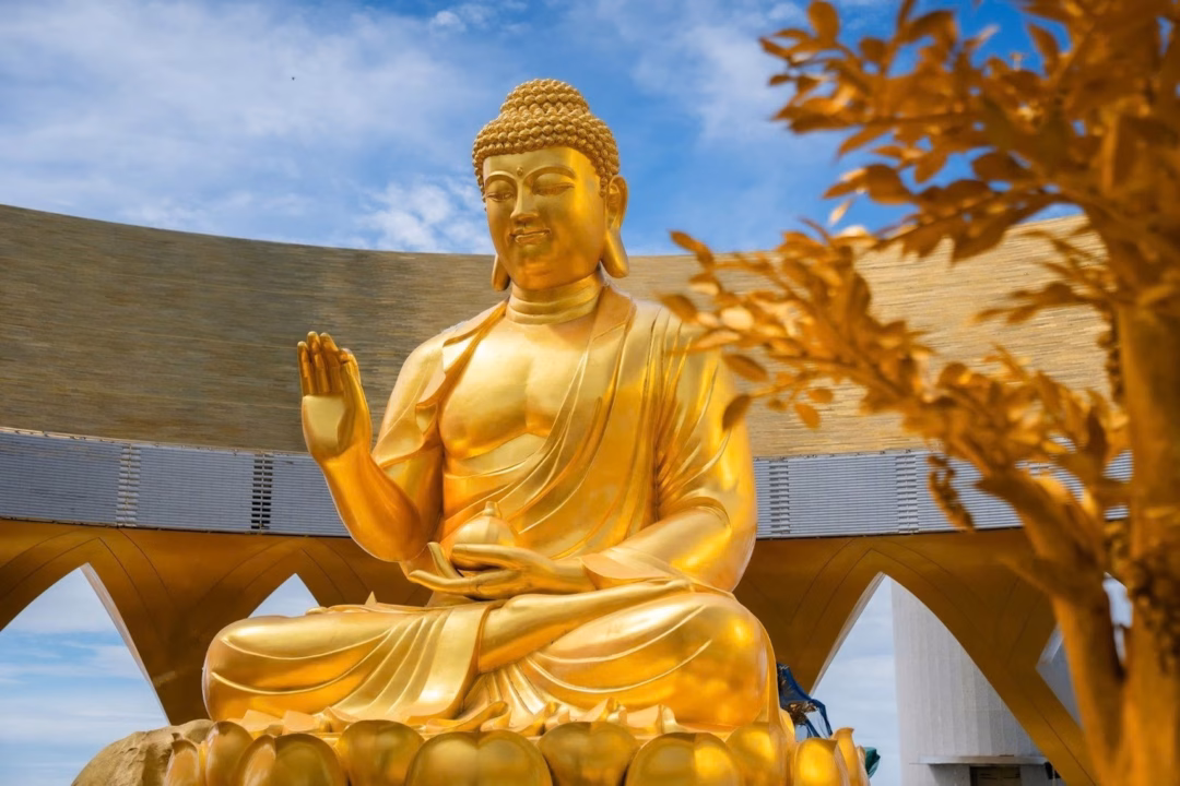 Khám phá Đức Phật Câu Na Hàm Mâu Ni: Lịch sử, biểu tượng “Phật Vàng” và các tôn tượng trên thế giới