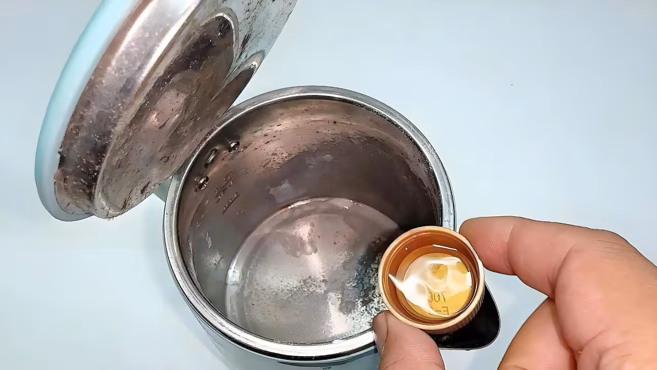 7 mẹo tự nhiên loại bỏ cặn vôi trong ấm siêu tốc