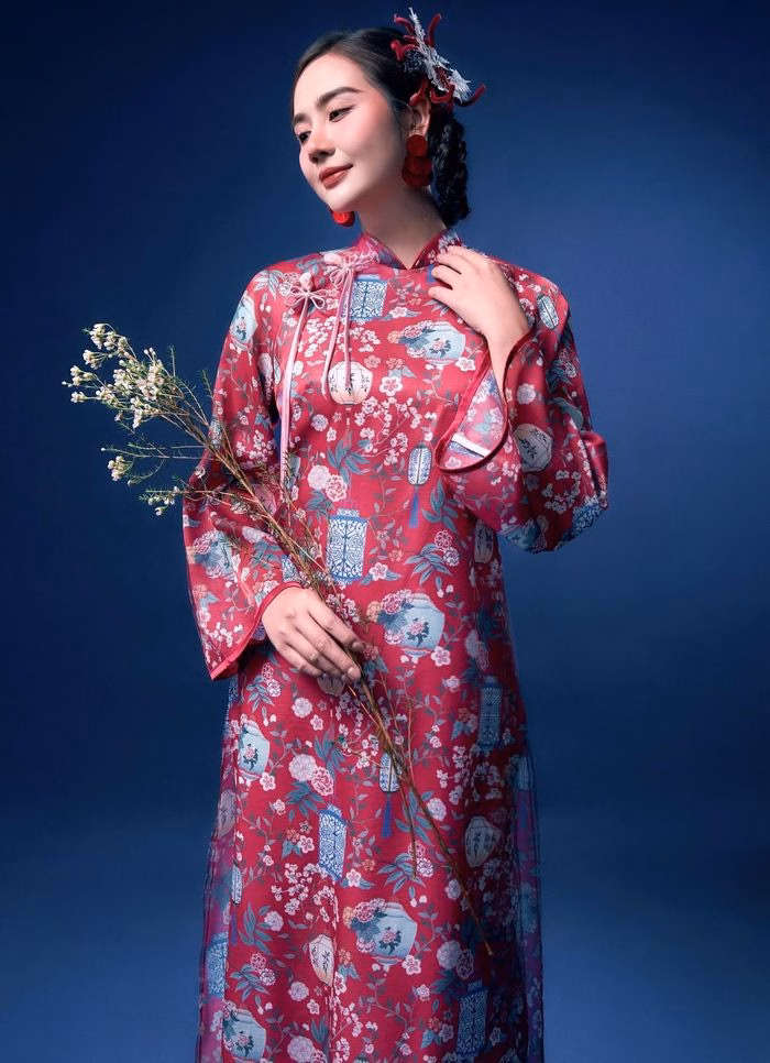 &Aacute;o d&agrave;i &ocirc;m vừa vặn t&ocirc;n d&aacute;ng thanh mảnh của Huyền Lizzie