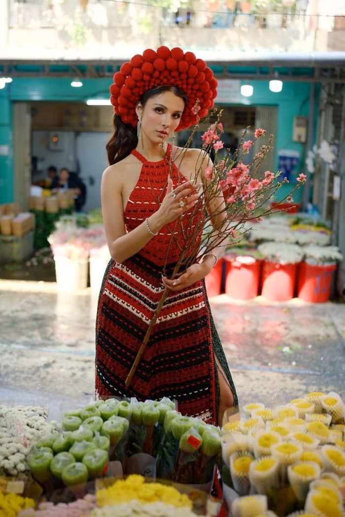 Áo dài phá cách với màu sắc dân tộc Áo dài kết hợp màu sắc đồng bào miền núi