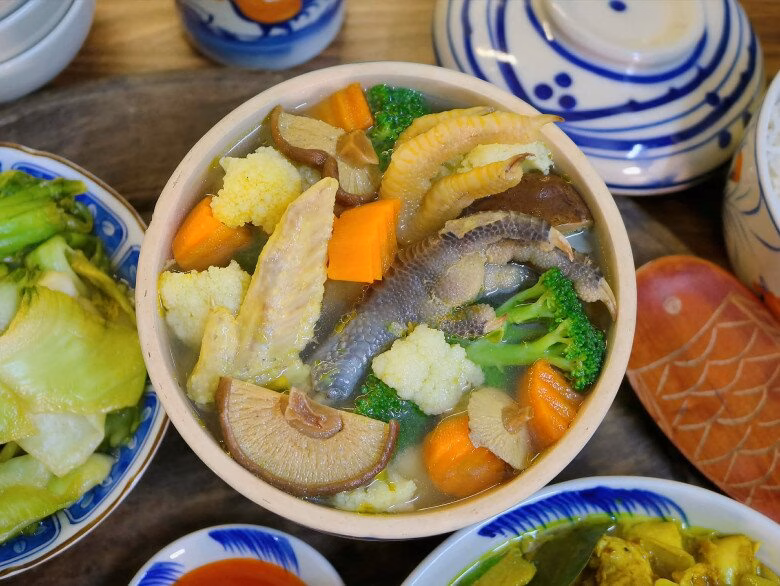 B&aacute;nh đ&aacute; sắc m&agrave;u chi&ecirc;n gi&ograve;n