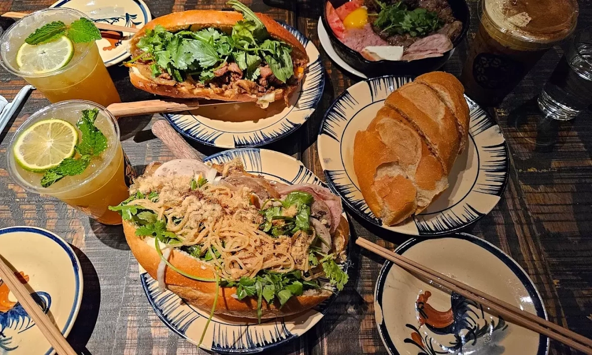Bánh mì Việt thủ công tại New York: Tiệm Bánh Anh Em khiến thực khách xếp hàng tới cả tiếng