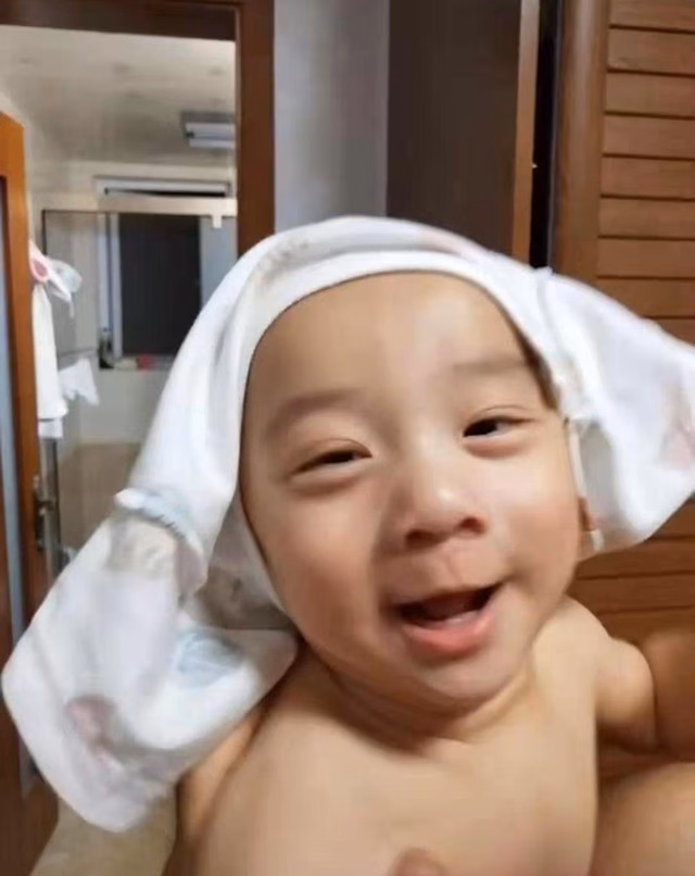 B&eacute; sau nửa năm đ&atilde; trở th&agrave;nh 