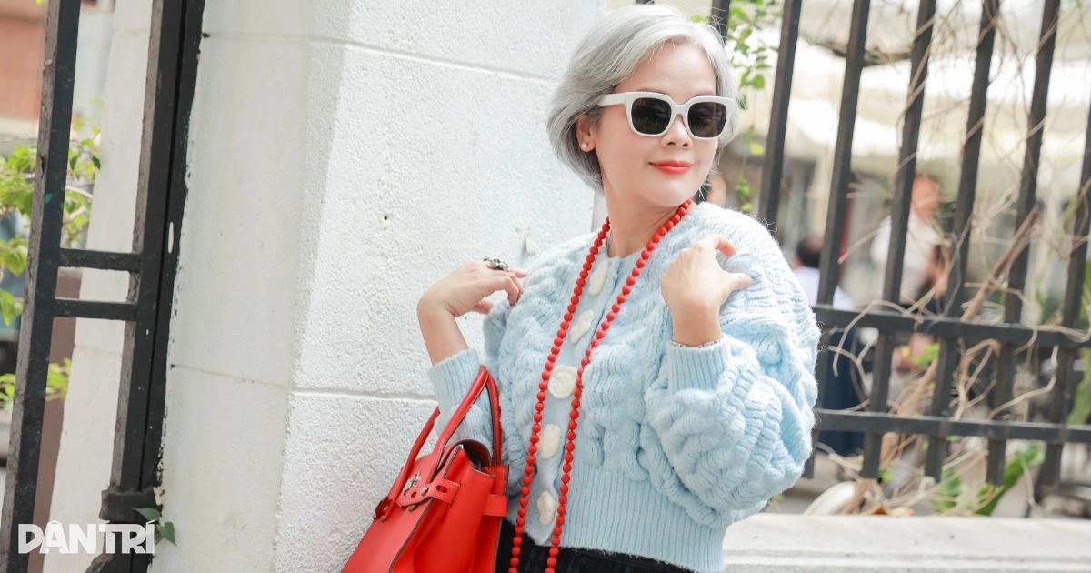 Bí quyết “ăn gian” tuổi cho quý cô trung niên Hà Nội: 3 phong cách len đỉnh cao