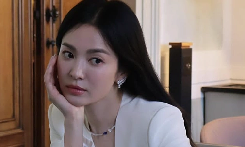 Bí quyết thoa phấn má hồng cho mọi độ tuổi: Hướng dẫn chi tiết từ 20‑50