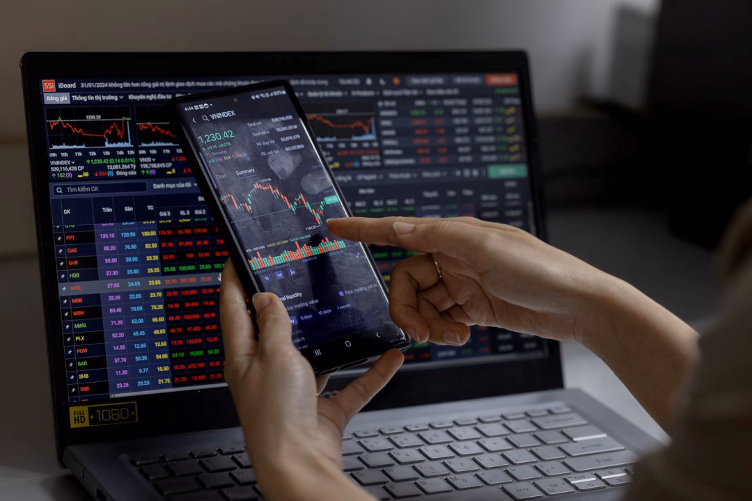 Biểu đồ VN-Index giảm 52 điểm ngày 12-12