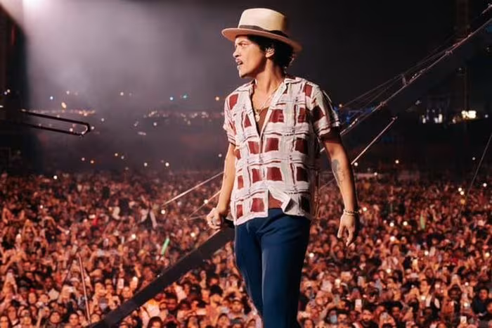 Bruno Mars phá kỷ lục 2,1 triệu vé trong ngày, tour 70 đêm toàn cầu
