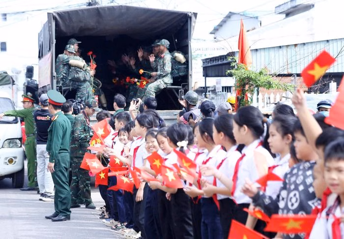 C&aacute;c gia đ&igrave;nh chụp ảnh