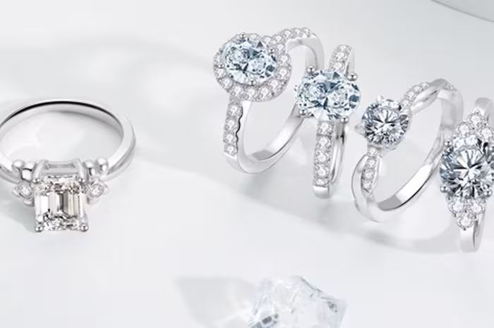 Cách chọn nhẫn cầu hôn hoàn hảo khi giá vàng đang cao – Hướng dẫn chi tiết
