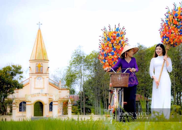 Quy tr&igrave;nh cắt, d&aacute;n v&agrave; gh&eacute;p giấy th&agrave;nh b&ocirc;ng hoa Thanh Ti&ecirc;n