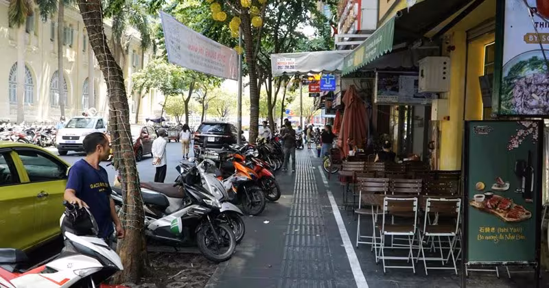 Cách xin phép dùng vỉa hè làm bãi trông xe cho cửa hàng: Điều kiện và hồ sơ cần chuẩn bị