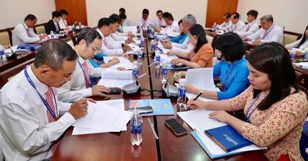 Cải cách tiền lương công chức 2024: 5 bảng lương và 9 phụ cấp mới sẽ ra sao?